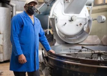 Optimizing Industrial Material Handling: Choosing the Right Conveyor Manufacturers