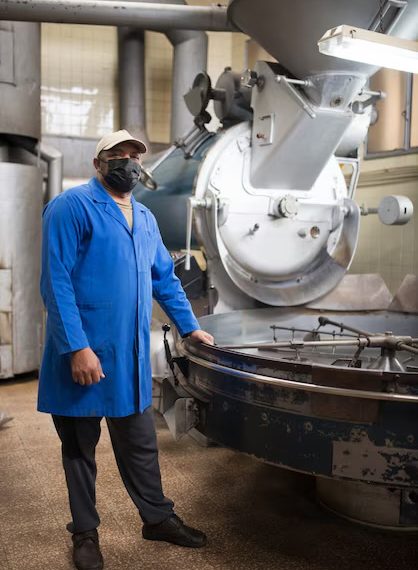 Optimizing Industrial Material Handling: Choosing the Right Conveyor Manufacturers