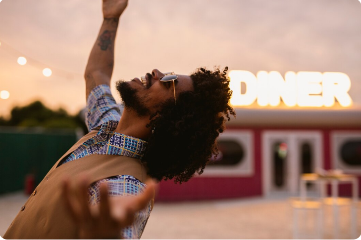 What Late Nights in Waikiki Really Feel Like